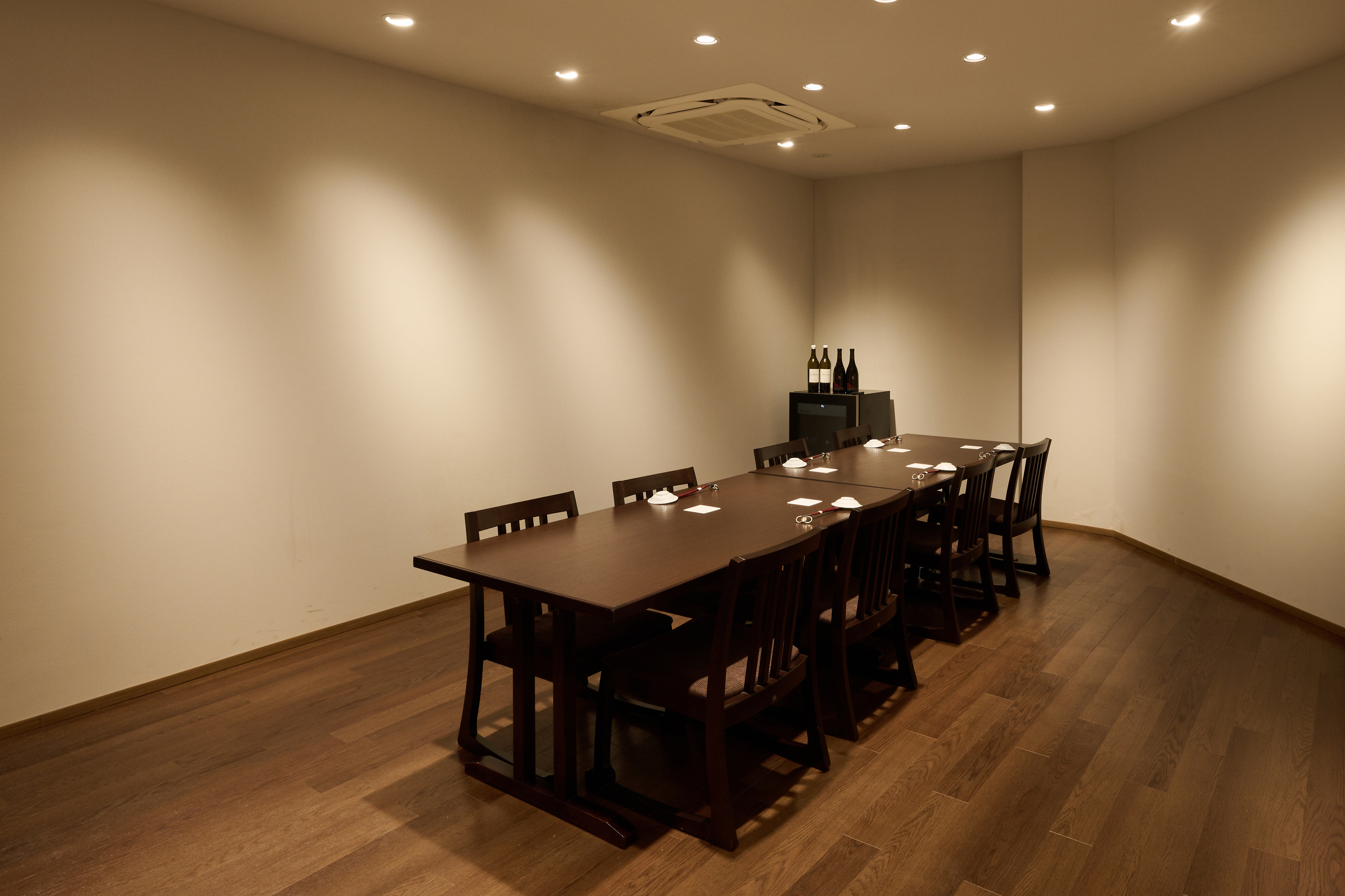 店主こだわりの個室はまるで自宅で寛いでいるかのよう